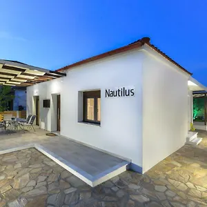 autilus-luxury-apartments.hotelschalkidiki.net/